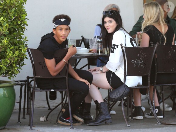 Exclusif - No Web No Blog - Jaden Smith, accompagne de sa soeur Willow, et Kylie Jenner se sont retrouves au Urth Cafe a West Hollywood. Le 17 juillet 2013