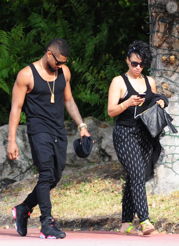 Usher et sa compagne Grace Miguel à Miami. Le 15 décembre 2014.