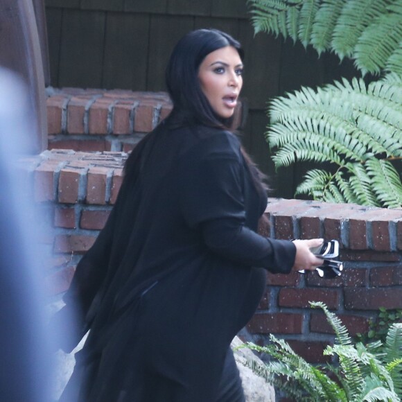 Kim Kardashian enceinte et sa fille North sortent de l'hôtel "The Lodge at Torrey Pines" dans le quartier de La Jolla à San Diego en Californie, le 23 septembre 2015. Le clan Kardashian est à San Diego pour célébrer l'anniversaire de Mary Jo Shannon (81 ans), la mère de Kris Jenner.