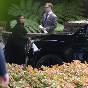 Kim Kardashian et sa mère Kris Jenner ainsi que son compagnon Corey Gamble partent de leur hôtel après avoir fêté l'anniversaire de Mary Jo au restaurant George's at the Cove à San Diego la nuit dernière. Le 23 septembre 2015