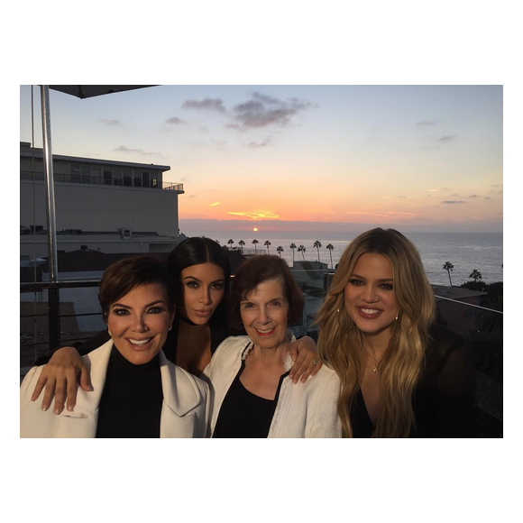 Kris Jenner et ses filles Kim et Khloé Kardashian à San Diego pour l'anniversaire de sa mère Mary Jo / photo postée sur Instagram.