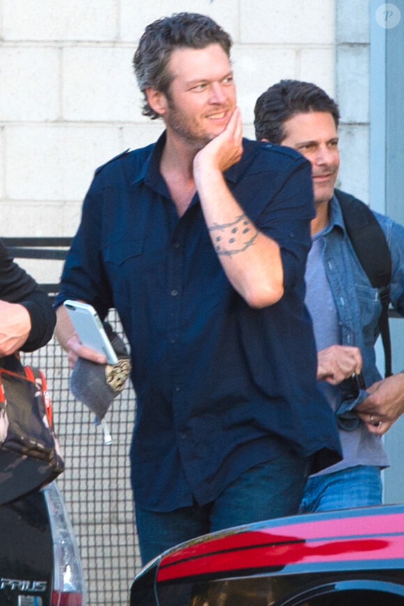 Blake Shelton à la sortie des studios de The Voice à West Hollywood, Los Angeles, le 23 juillet 2015