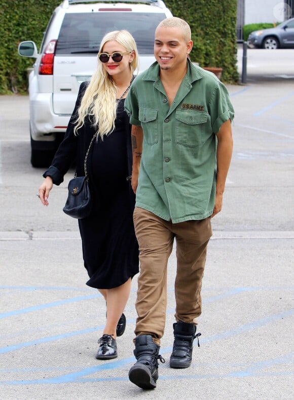 Ashlee Simpson, enceinte, et son mari Evan Ross son allés déjeuner au restaurant «Casa Vega» à Studio City, le 22 mai 2015