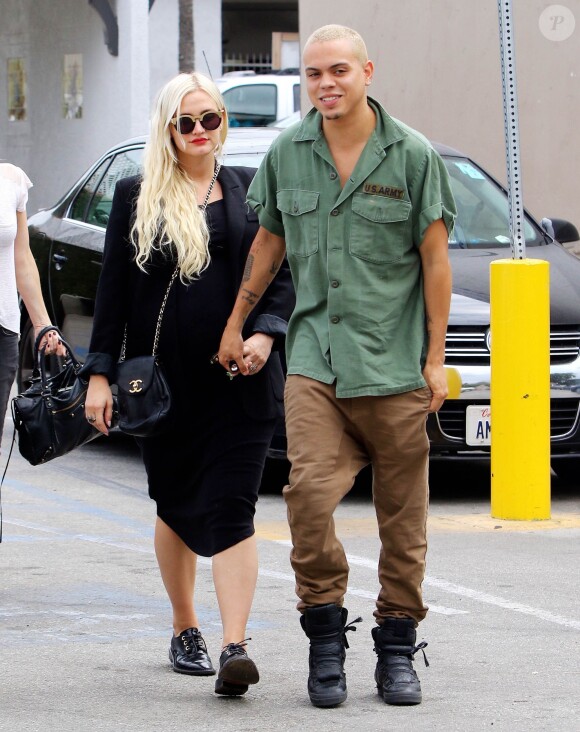 Ashlee Simpson, enceinte, et son mari Evan Ross son allés déjeuner au restaurant «Casa Vega» à Studio City, le 22 mai 2015