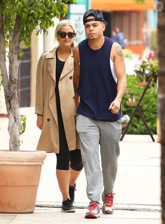 Ashlee Simpson, très enceinte, et son mari Evan Ross à la sortie de leur cours de gym à Studio City, le 13 mai 2015