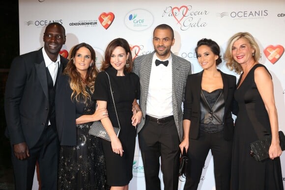 Omar Sy et sa femme Hélène, Elsa Zylberstein, Tony Parker et sa femme Axelle Francine, et Michèle Laroque lors du "Par Coeur Gala" pour les 10 ans de l'association "Cekedubonheur" au pavillon d'Armenonville à Paris le 24 septembre 2015