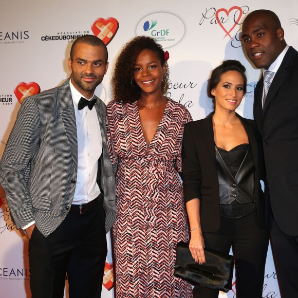 Tony Parker et sa femme Axelle Francine, Teddy Riner et Luthna lors du "Par Coeur Gala" pour les 10 ans de l'association "Cekedubonheur" au pavillon d'Armenonville à Paris le 24 septembre 2015