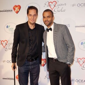 Grand Corps Malade (Fabien Marsaud) et Tony Parker lors du "Par Coeur Gala" pour les 10 ans de l'association "Cekedubonheur" au pavillon d'Armenonville à Paris le 24 septembre 2015