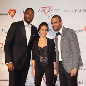 Boris Diaw, Axelle Francine et son mari Tony Parker lors du "Par Coeur Gala" pour les 10 ans de l'association "Cekedubonheur" au pavillon d'Armenonville à Paris le 24 septembre 2015