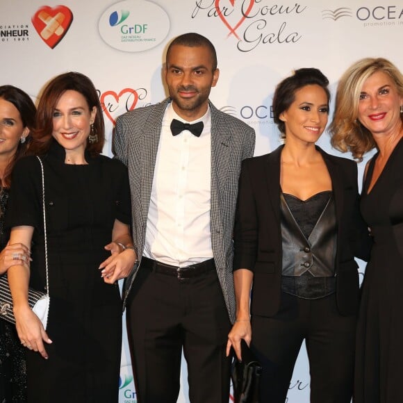 Hélène Sy, Elsa Zylberstein, Tony Parker et sa femme Axelle Francine, et Michèle Laroque lors du "Par Coeur Gala" pour les 10 ans de l'association "Cekedubonheur" au pavillon d'Armenonville à Paris le 24 septembre 2015