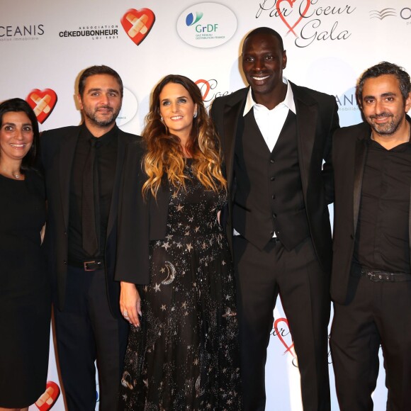 Olivier Nakache et son épouse, Omar Sy et sa femme Hélène, Eric Toledano et sa femme lors du "Par Coeur Gala" pour les 10 ans de l'association "Cekedubonheur" au pavillon d'Armenonville à Paris le 24 septembre 2015