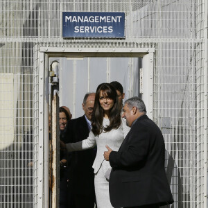 Kate Middleton, duchesse de Cambridge (en robe The Fold), visitait le 25 septembre 2015 la prison pour femmes de Send, dans le Surrey, pour observer le travail de RAPt, une association de réhabilitation des détenu(e)s en proie à des addictions.