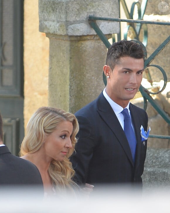 Cristiano Ronaldo lors du mariage de son agent Jorge Mendes avec Sandra Barbosa à l'églie Sao Joao Baptista de Porto, le 2 août 2015