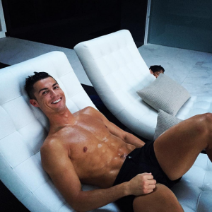 Cristiano Ronaldo, relax sous les yeux de son fils Cristiano Jr. - Photo publiée le 24 septembre 2015