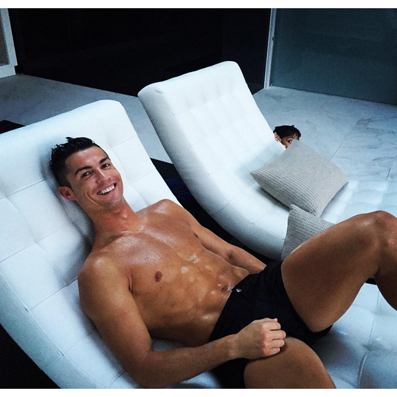 Cristiano Ronaldo, relax sous les yeux de son fils Cristiano Jr. - Photo publiée le 24 septembre 2015