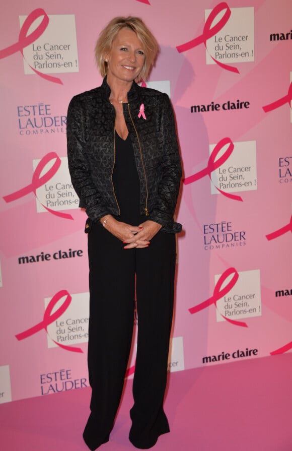 Sophie Davant - Soirée de lancement d'Octobre Rose (le mois de lutte contre le cancer du sein) au Palais Chaillot à Paris le 28 septembre 2015. Lors de cette soirée prestigieuse, les équipes de l'association "Le cancer du sein, Parlons-en!" et les dirigeants du groupe Estée Lauder illumineront la Tour Eiffel en rose.28/09/2015 - Paris
