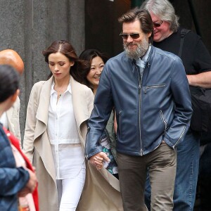 Jim Carrey avec sa compagne Cathriona White dans les rues de New York, le 18 mai 2015