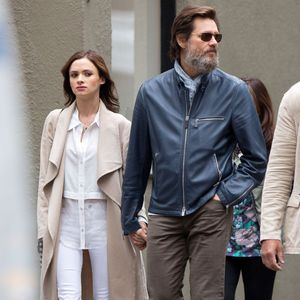 Jim Carrey avec sa compagne Cathriona White dans les rues de New York, le 18 mai 2015