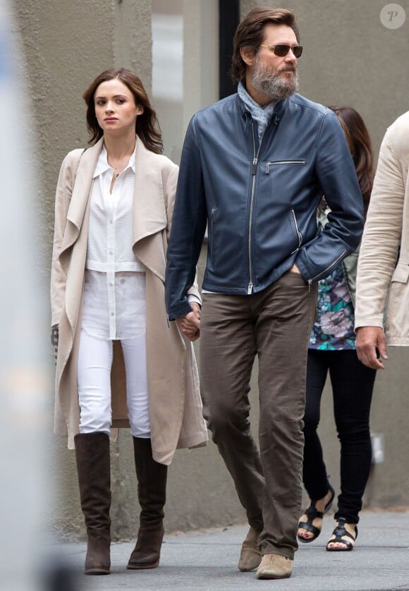 Jim Carrey avec sa compagne Cathriona White dans les rues de New York, le 18 mai 2015