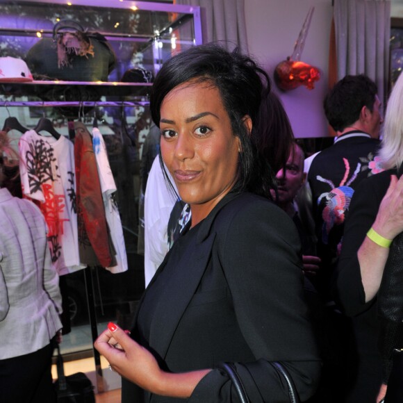 Amel Bent lors de l'inauguration de la marque Faith Connexion à la boutique Royal Eclaireur de l'hôtel Royal Monceau à Paris, le 8 septembre 2015.