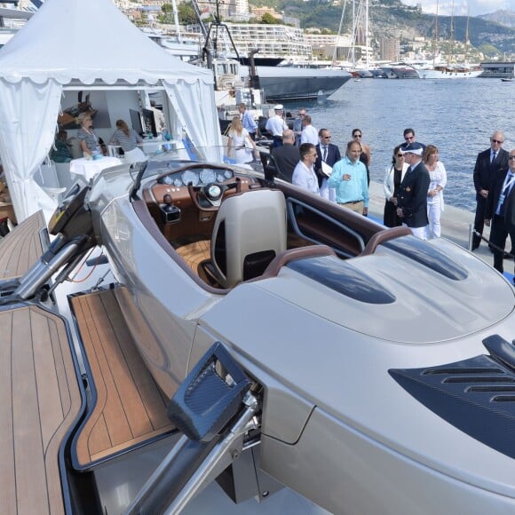 Le prince Albert II de Monaco au Monaco Yacht Show à bord du Yersin le 23 septembre 2015.