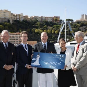 Le prince Albert II de Monaco au Monaco Yacht Show à bord du Yersin le 23 septembre 2015.