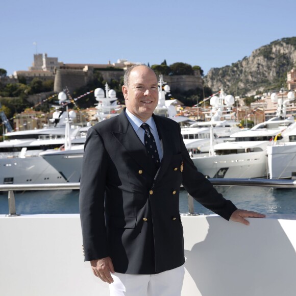 Le prince Albert II de Monaco au Monaco Yacht Show à bord du Yersin le 23 septembre 2015.