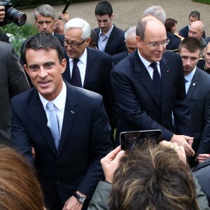 Le prince Albert II de Monaco était reçu à Matignon par Manuel Valls le 19 septembre 2015 à l'occasion des Journées du patrimoine et du tricentenaire du mariage de Louise-Hippolyte Grimaldi avec Jacques de Matignon.