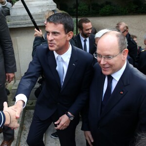 Le prince Albert II de Monaco était reçu à Matignon par Manuel Valls le 19 septembre 2015 à l'occasion des Journées du patrimoine et du tricentenaire du mariage de Louise-Hippolyte Grimaldi avec Jacques de Matignon.