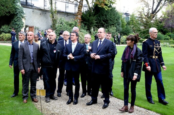 Le prince Albert II de Monaco était reçu à Matignon par Manuel Valls le 19 septembre 2015 à l'occasion des Journées du patrimoine et du tricentenaire du mariage de Louise-Hippolyte Grimaldi avec Jacques de Matignon.