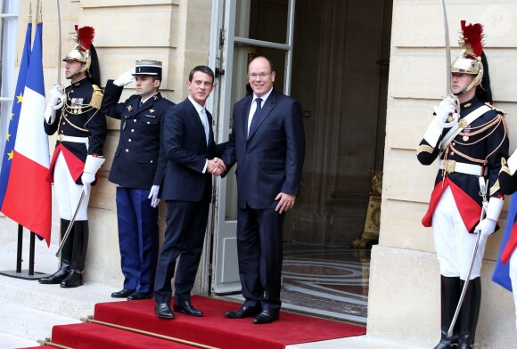 Le prince Albert II de Monaco était reçu à Matignon par Manuel Valls le 19 septembre 2015 à l'occasion des Journées du patrimoine et du tricentenaire du mariage de Louise-Hippolyte Grimaldi avec Jacques de Matignon.