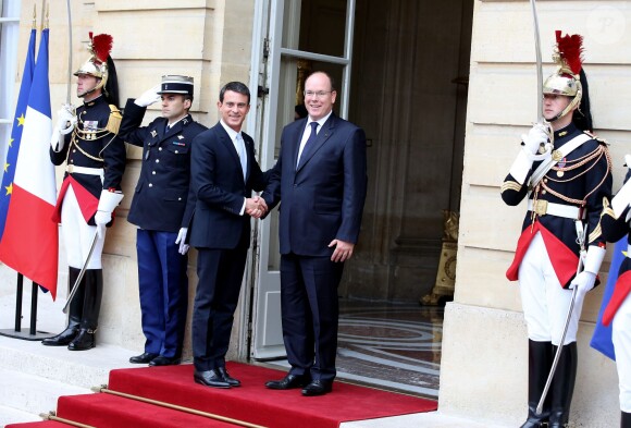 Le prince Albert II de Monaco était reçu à Matignon par Manuel Valls le 19 septembre 2015 à l'occasion des Journées du patrimoine et du tricentenaire du mariage de Louise-Hippolyte Grimaldi avec Jacques de Matignon.