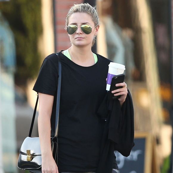Exclusif - Mischa Barton fait du shopping avec une amie à Hollywood le 22 septembre 2015.
