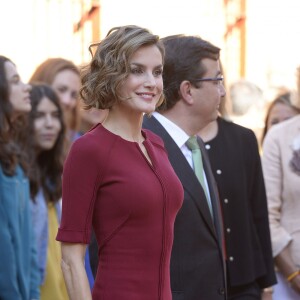 La reine Letizia d'Espagne inaugurait le 1er octobre 2015 à l'Institut d'éducation secondaire Javier García Téllez à Caceres l'année scolaire 2015-2016 dans l'enseignement technique.