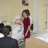 La reine Letizia d'Espagne, qui visite ici l'atelier santé, inaugurait le 1er octobre 2015 à l'Institut d'éducation secondaire Javier García Téllez à Caceres l'année scolaire 2015-2016 dans l'enseignement technique.