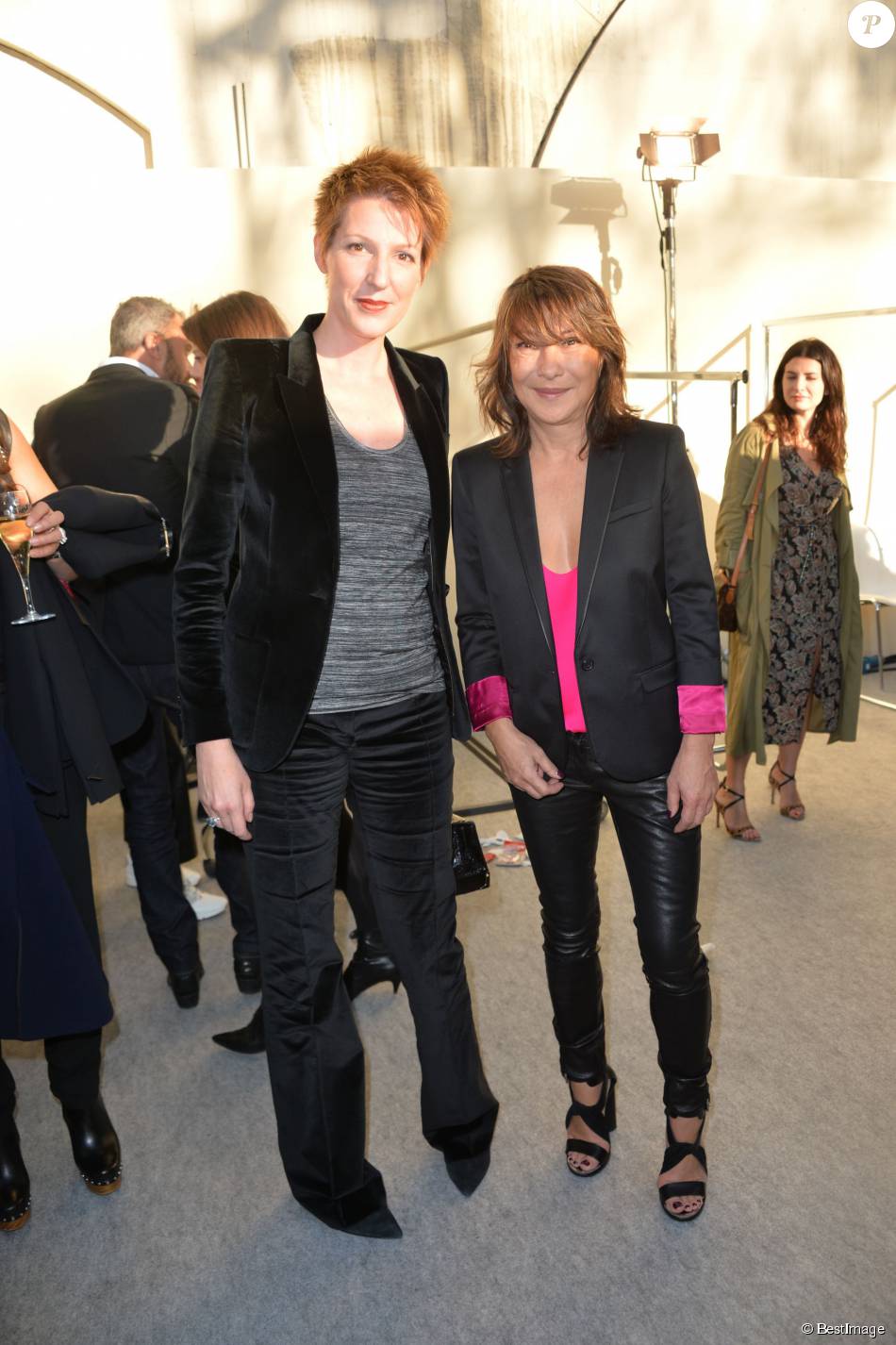 Exclusif Barbara Bui Et La Journaliste Natacha Polony People En Backstage Du Defile De Mode Barbara Bui Collection Pret A Porter Printemps Ete 2016 Au Gra Purepeople