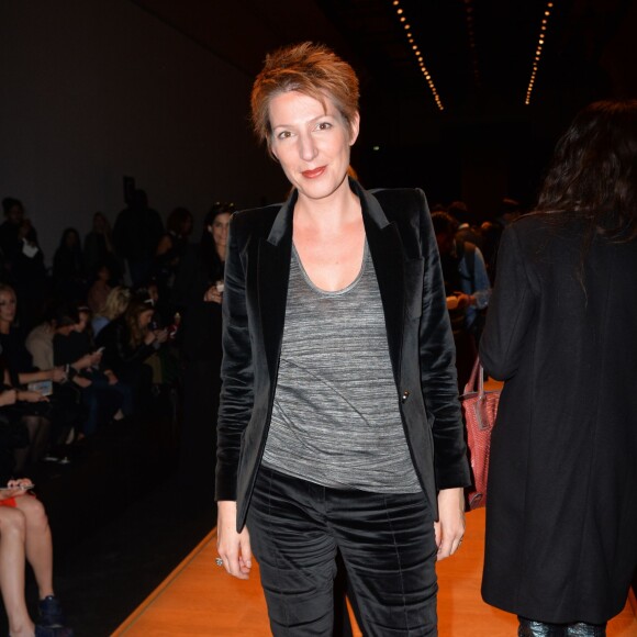 La journaliste Natacha Polony - People au défilé de mode "Barbara Bui", collection prêt-à-porter printemps-été 2016, au Grand Palais à Paris. Le 1er octobre 2015.