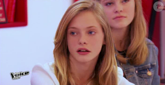 Julia rejoint l'équipe de Louis Bertignac dans The Voice Kids, le vendredi 2 octobre 2015, sur TF1.