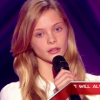 Julia rejoint l'équipe de Louis Bertignac dans The Voice Kids, le vendredi 2 octobre 2015, sur TF1.
