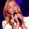 Julia rejoint l'équipe de Louis Bertignac dans The Voice Kids, le vendredi 2 octobre 2015, sur TF1.