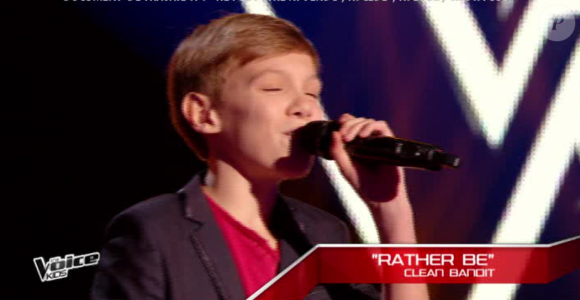 Lenni-Kim rejoint l'équipe de Patrick Fiori dans The Voice Kids, le vendredi 2 octobre 2015, sur TF1.