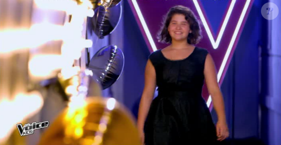 Coline rejoint l'équipe de Louis Bertignac dans The Voice Kids, le vendredi 2 octobre 2015, sur TF1