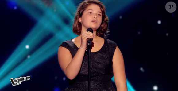 Coline rejoint l'équipe de Louis Bertignac dans The Voice Kids, le vendredi 2 octobre 2015, sur TF1