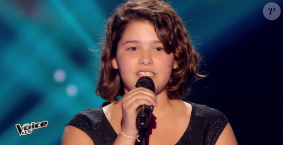 Coline rejoint l'équipe de Louis Bertignac dans The Voice Kids, le vendredi 2 octobre 2015, sur TF1