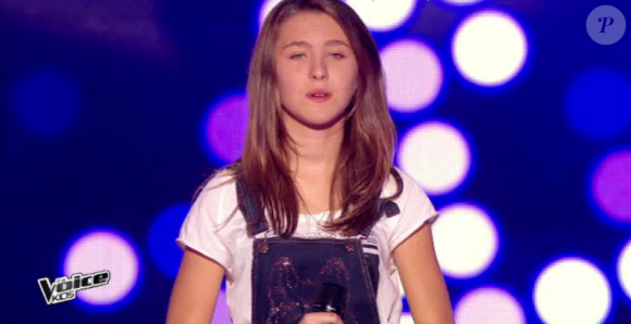 Elisa rejoint l'équipe de Jenifer dans The Voice Kids, le vendredi 2 octobre 2015, sur TF1