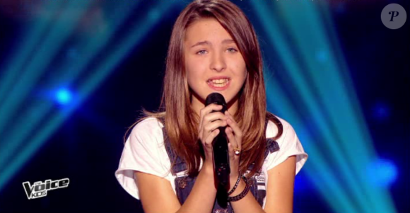 Elisa rejoint l'équipe de Jenifer dans The Voice Kids, le vendredi 2 octobre 2015, sur TF1