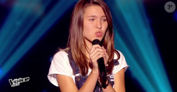 Elisa rejoint l'équipe de Jenifer dans The Voice Kids, le vendredi 2 octobre 2015, sur TF1