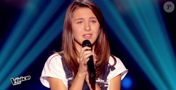 Elisa rejoint l'équipe de Jenifer dans The Voice Kids, le vendredi 2 octobre 2015, sur TF1