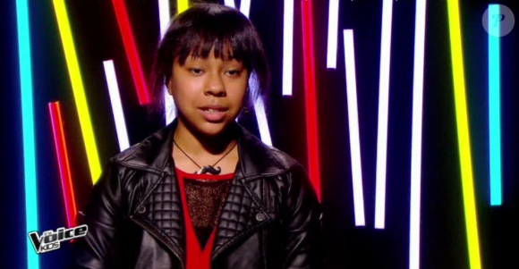 Phoebe rejoint l'équipe de Patrick Fiori dans The Voice Kids, le vendredi 2 octobre 2015, sur TF1.