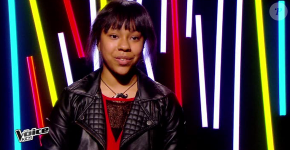 Phoebe rejoint l'équipe de Patrick Fiori dans The Voice Kids, le vendredi 2 octobre 2015, sur TF1.